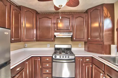 813 E Scott St, Olyphant, PA 18447 photo 7