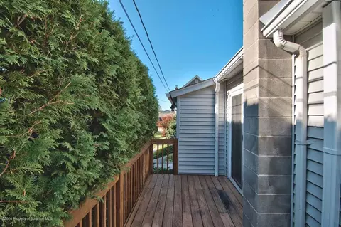 813 E Scott St, Olyphant, PA 18447 photo 5