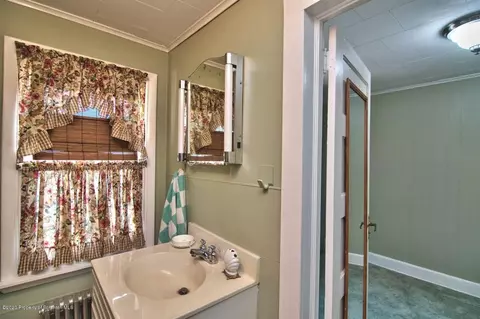813 E Scott St, Olyphant, PA 18447 photo 56