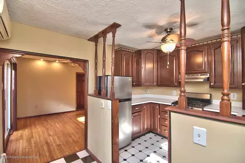 813 E Scott St, Olyphant, PA 18447 photo 6