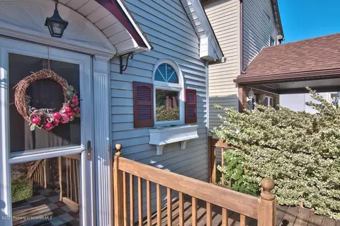 813 E Scott St, Olyphant, PA 18447 photo 2