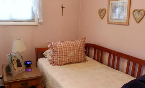 611 E Drinker St, Dunmore, PA 18512 photo 11