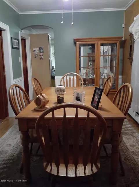 611 E Drinker St, Dunmore, PA 18512 photo 4