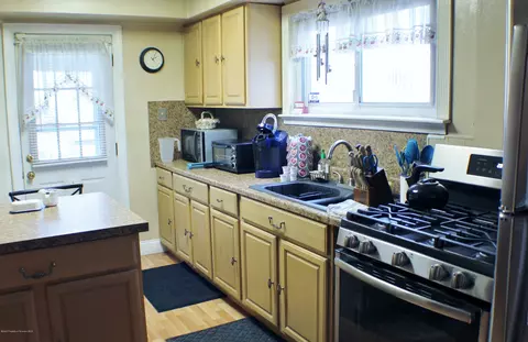 611 E Drinker St, Dunmore, PA 18512 photo 7