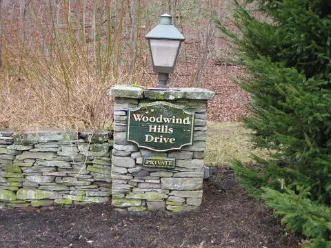 1011 Woodwind Hills Dr, Dalton, PA 18414