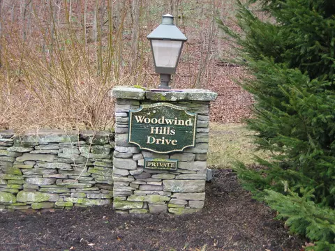 1013 Woodwind Hills Dr, Dalton, PA 18414