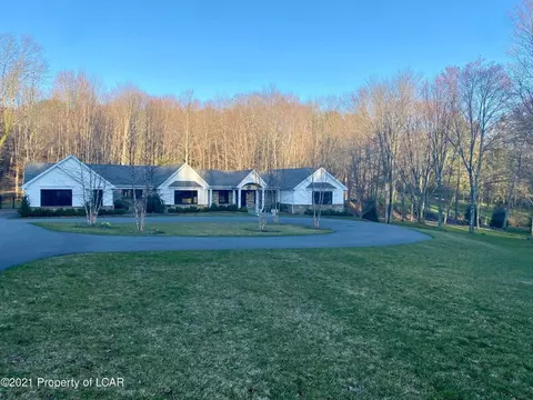 10 Pine Cone Ln, Shavertown, PA 18708 photo 1
