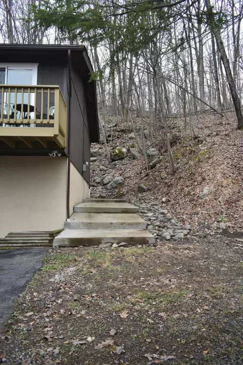 5859 Decker Rd, Bushkill, PA 18324 photo 8