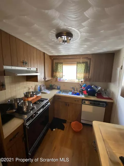 243 Pine St, Old Forge, PA 18518 photo 7