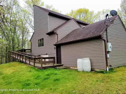 2805 Rock Dr, Clarks Summit, PA 18411 photo 3