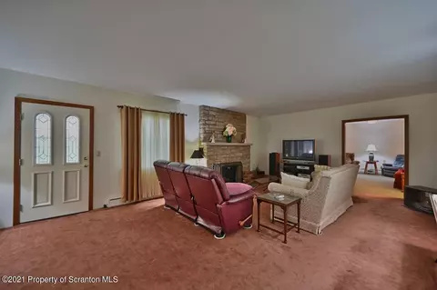 127 E Grace St, Old Forge, PA 18518 photo 9