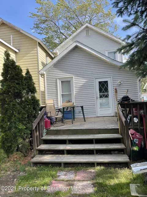 1053 Springbrook Ave, Moosic, PA 18507 photo 2