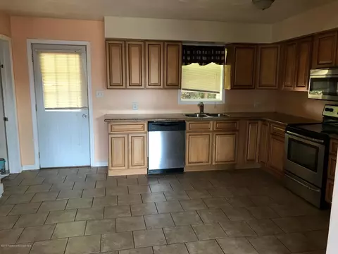 134 Taroli St, Old Forge, PA 18518 photo 5