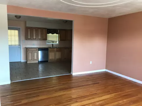 134 Taroli St, Old Forge, PA 18518 photo 2