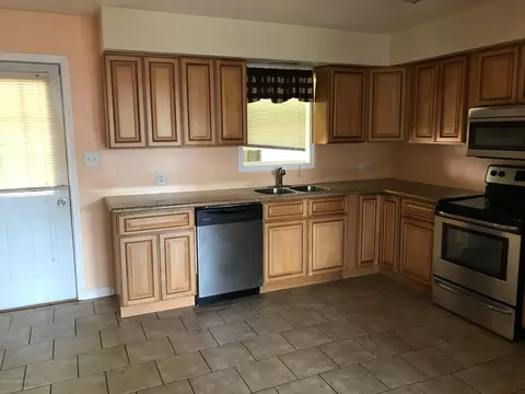 134 Taroli St, Old Forge, PA 18518 photo 6