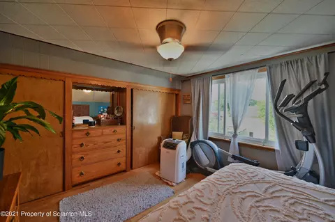 144 E Pine St, Dunmore, PA 18512 photo 6