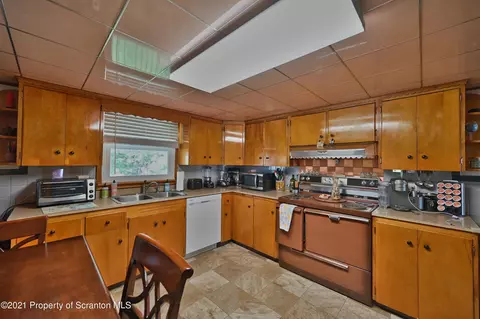 144 E Pine St, Dunmore, PA 18512 photo 21
