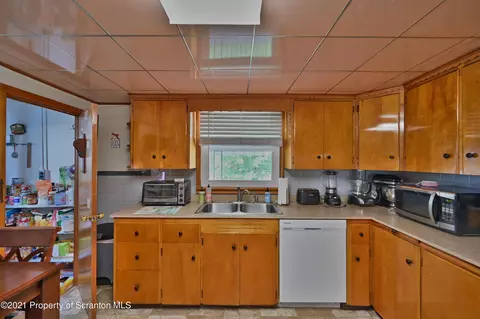 144 E Pine St, Dunmore, PA 18512 photo 22