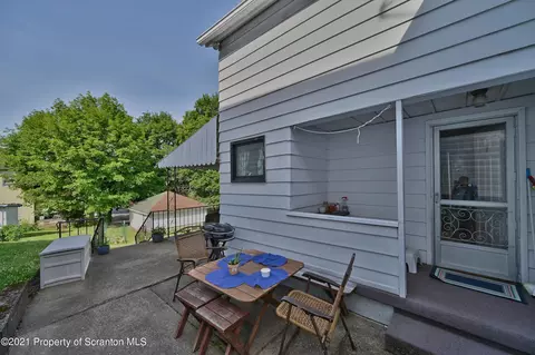 144 E Pine St, Dunmore, PA 18512 photo 4