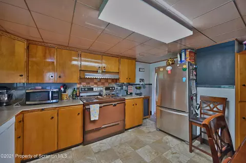 144 E Pine St, Dunmore, PA 18512 photo 23
