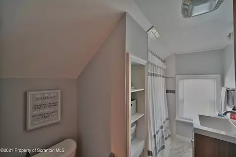 144 E Pine St, Dunmore, PA 18512 photo 9