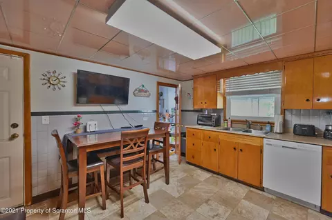144 E Pine St, Dunmore, PA 18512 photo 20