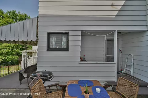 144 E Pine St, Dunmore, PA 18512 photo 5