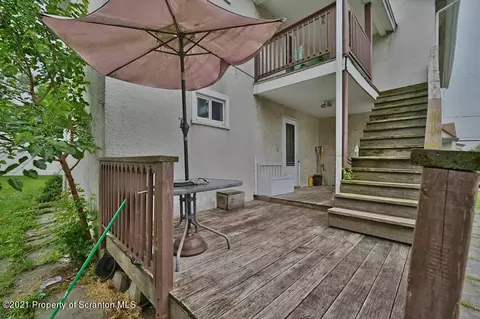 171 E Pine St, Dunmore, PA 18512 photo 4