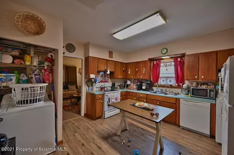 171 E Pine St, Dunmore, PA 18512 photo 26