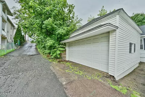 1026 S Webster Ave, Scranton, PA 18505 photo 6