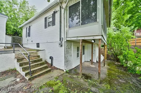 1026 S Webster Ave, Scranton, PA 18505 photo 5