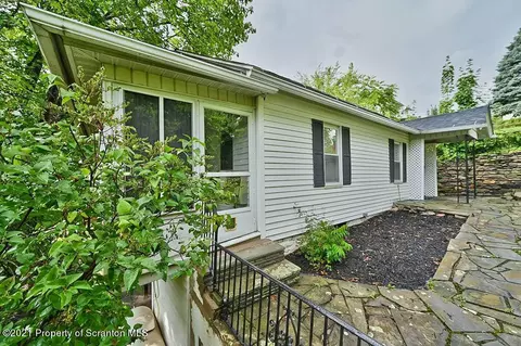 1026 S Webster Ave, Scranton, PA 18505 photo 4