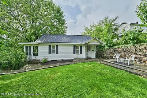 1026 S Webster Ave, Scranton, PA 18505 photo 2
