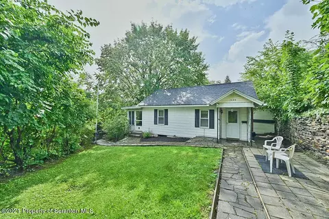 1026 S Webster Ave, Scranton, PA 18505 photo 3