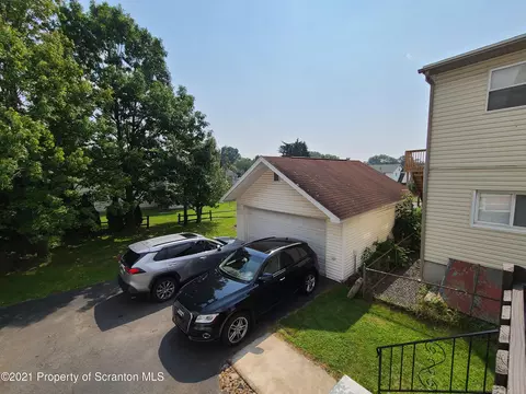 762 E Drinker St, Dunmore, PA 18512 photo 15