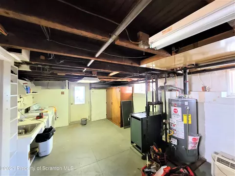 762 E Drinker St, Dunmore, PA 18512 photo 17