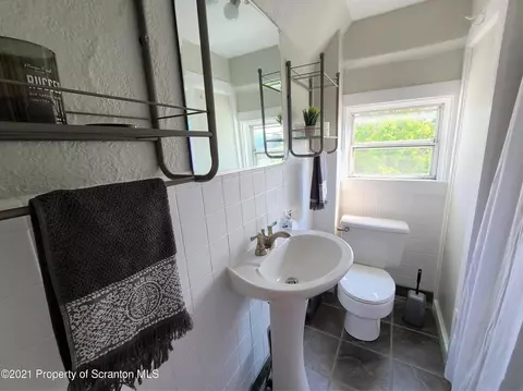 762 E Drinker St, Dunmore, PA 18512 photo 7
