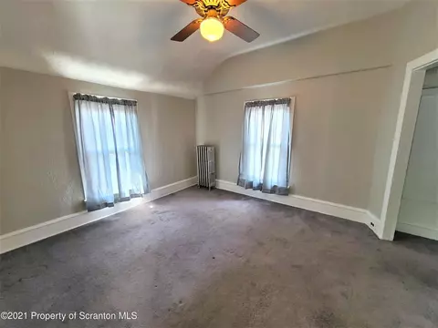 762 E Drinker St, Dunmore, PA 18512 photo 11