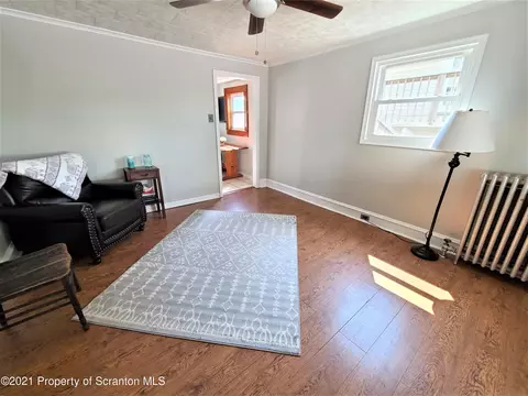 762 E Drinker St, Dunmore, PA 18512 photo 3