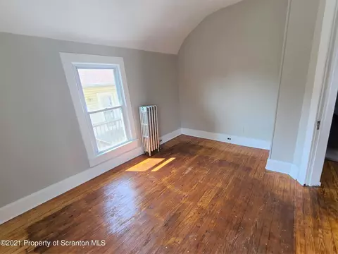 762 E Drinker St, Dunmore, PA 18512 photo 10