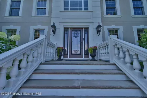 25 Kipling Dr, Moosic, PA 18507 photo 9