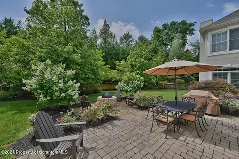 25 Kipling Dr, Moosic, PA 18507 photo 5