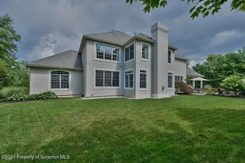 25 Kipling Dr, Moosic, PA 18507 photo 4
