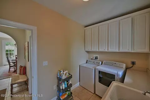 25 Kipling Dr, Moosic, PA 18507 photo 38