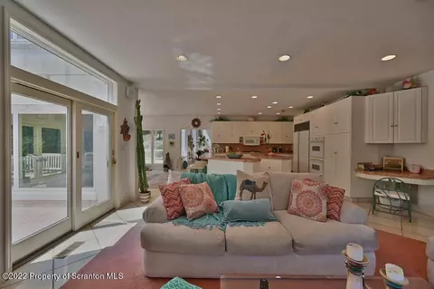 625 Lantern Hill Rd, Shavertown, PA 18708 photo 4