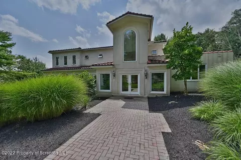 625 Lantern Hill Rd, Shavertown, PA 18708 photo 2
