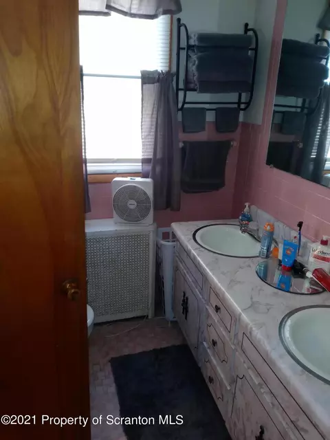 707 Fallon St, Old Forge, PA 18518 photo 9