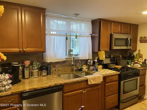 407 W Mary St, Old Forge, PA 18518 photo 11
