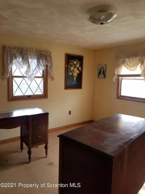 1229 Mowry St, Old Forge, PA 18518 photo 7
