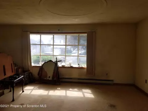 1229 Mowry St, Old Forge, PA 18518 photo 3